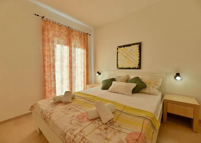 Slava Apartman *