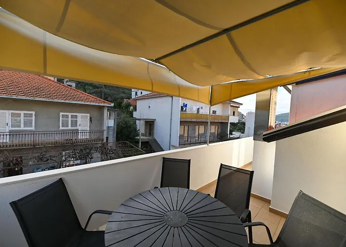 Slava Apartman *