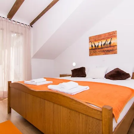Slava Apartman *