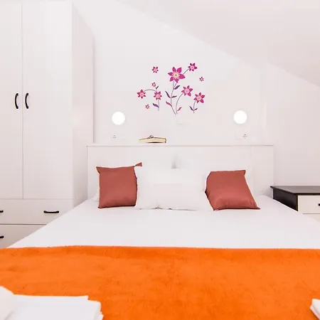 Slava Apartman *
